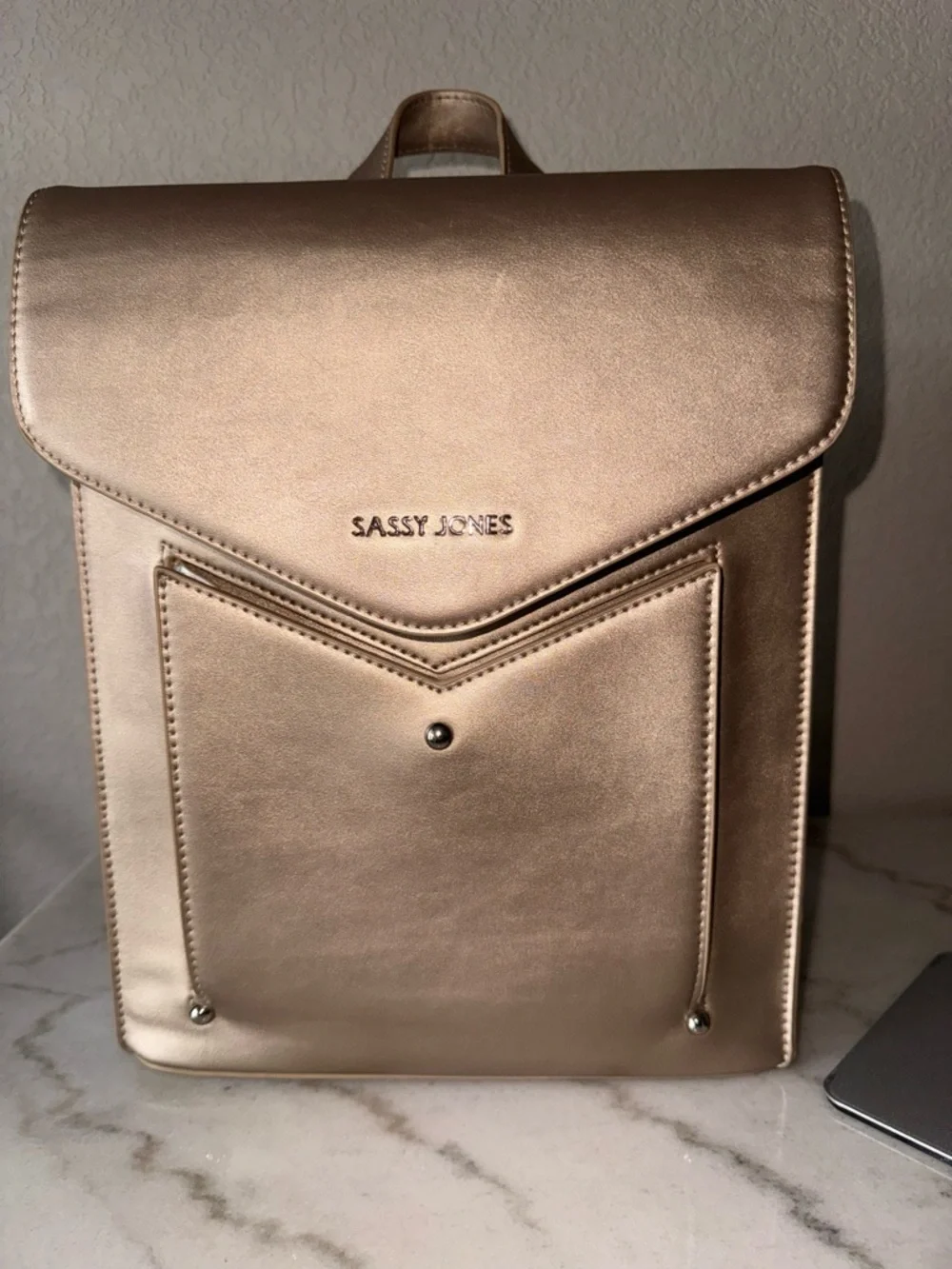 SASSY JONES Metallic Light Gold Backpack - Picture 3 of 11